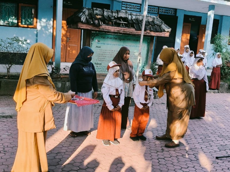 Upacara bendera hari pertama masuk sekolah dan pembukaan kegiatan MPLS SDN 1 ARDIREJO T.A 2025-2026