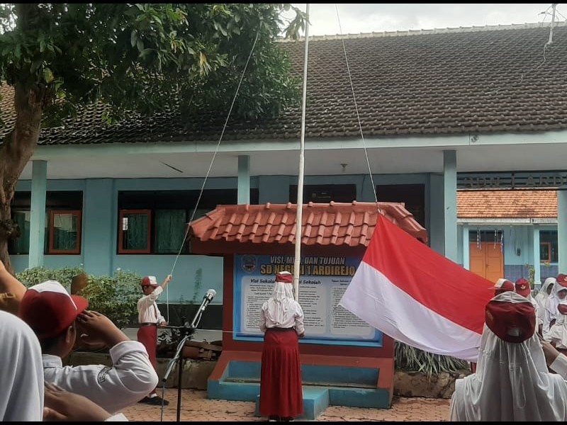 Pada Hari Senin Tanggal 5 Januari 2026 telah dilakssankan Upacara Bendera dilanjutkan senam anak indonesia sehat